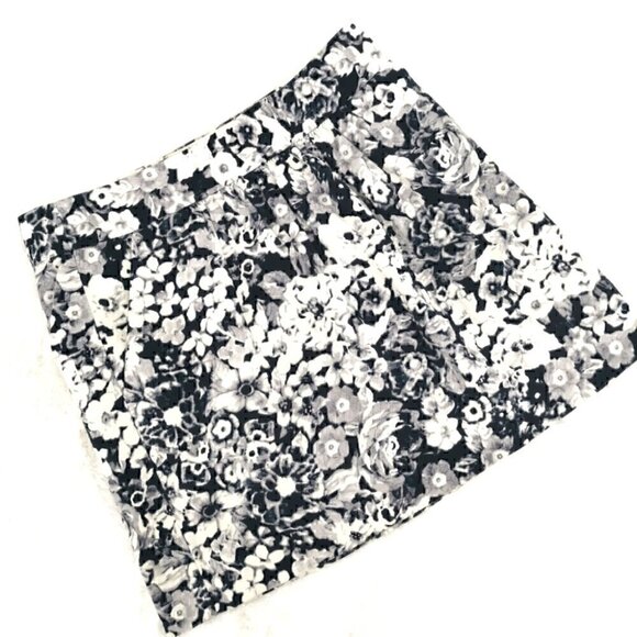Gap EUC Women's 2 Floral Zipper Navy Mini Skirt - Picture 1 of 8